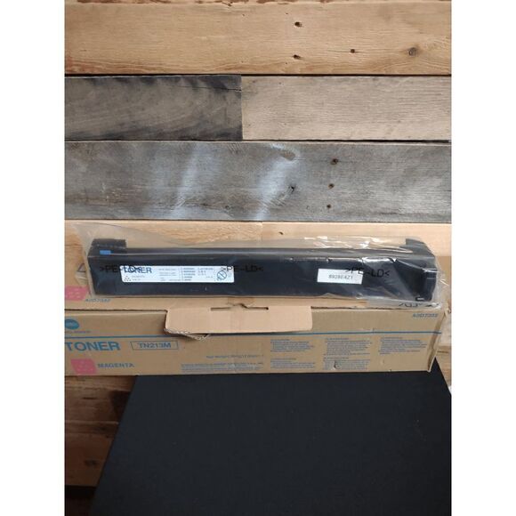 NEW TN213M Konica Minolta Magenta Toner OEM - Picture 1 of 4